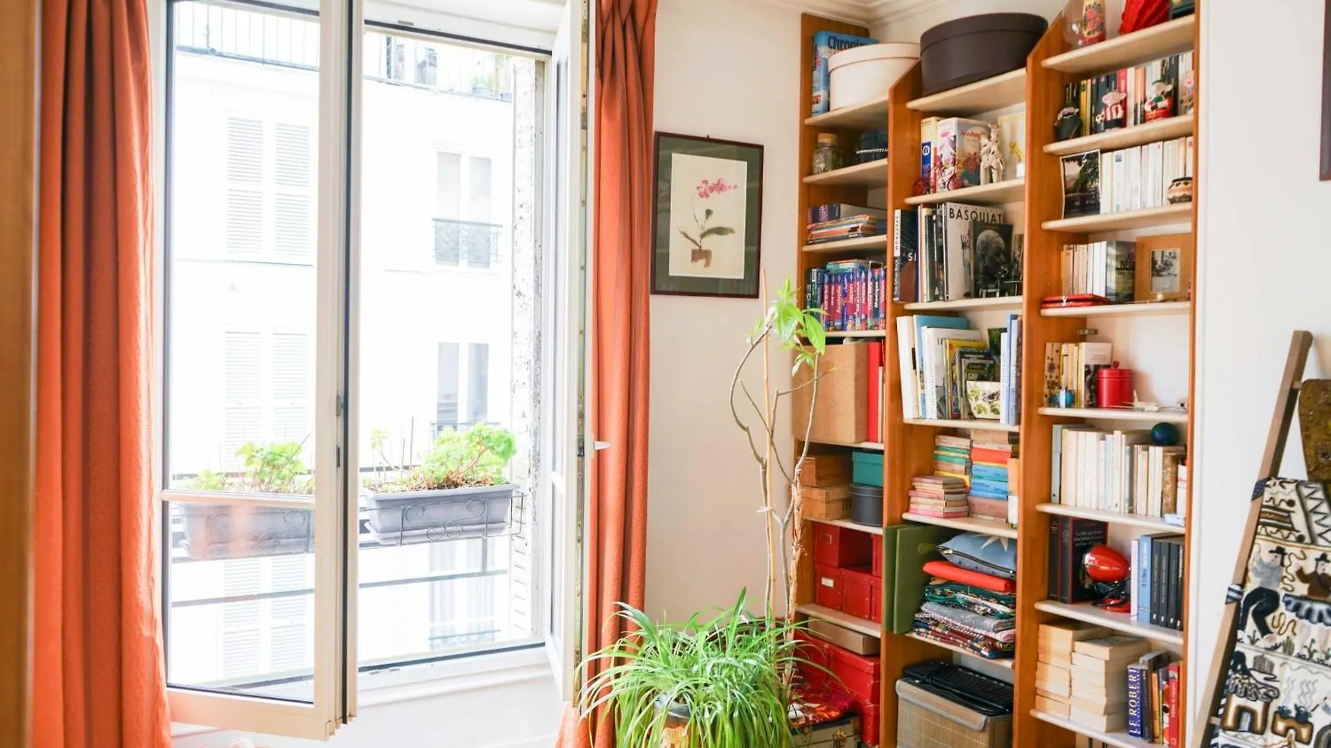 Apartment In The Heart Of Paris France